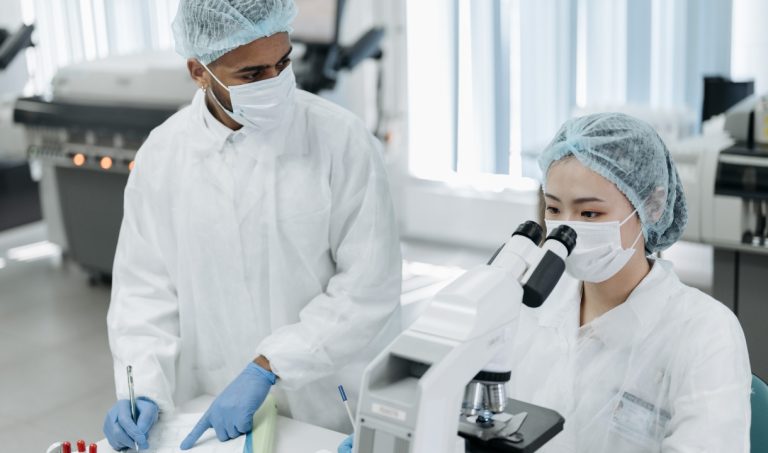 Técnicos em Laboratórios